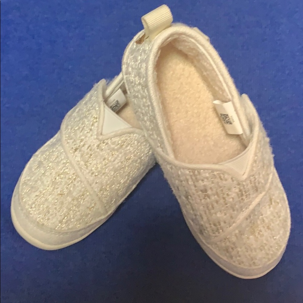 Tom’s girls slippers, perfect for the cold!